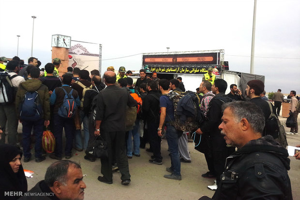 حضور زائران اربعین حسینی در مرز چذابه