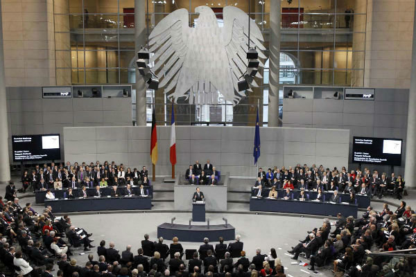 موافقت پارلمان آلمان با طرح پیوستن به ائتلاف ضد داعش
