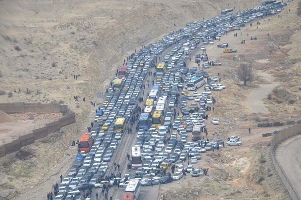 جاده های منتهی به مهران دارای بار ترافیک سنگین هستند کراپشده - ایلام