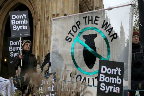 فیلم/ واکنش مردم انگلیس به مشارکت لندن در حمله به سوریه