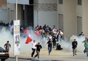 تظاهرات مردم بحرین علیه‌آل‌خلیفه/ یورش نظامیان به تظاهرات‌کنندگان