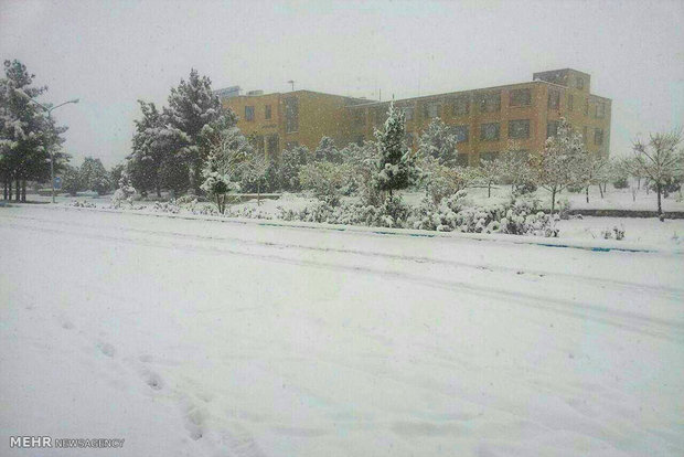 تعطیلی برخی مدارس آذربایجان شرقی بر اثر بارش برف در روز سه شنبه