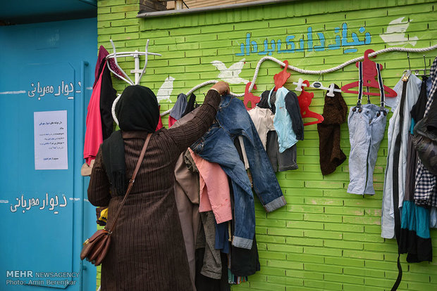 بازتاب عجیب «دیوار مهربانی» در رسانههای جهان 6 بازتاب عجیب «دیوار مهربانی» در رسانههای جهان