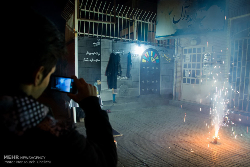 پاسخ به:دیوار مهربانی+ تصاویر http://media.mehrnews.com/d/2015/12/17/4/1942399.jpg?ts=1450406489765