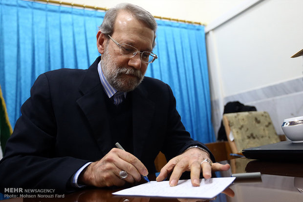 ثبت نام علی لاریجانی در دهمین دوره انتخابات مجلس شورای اسلامی