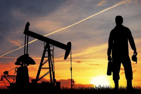 روسیه:عربستان بازار نفت را بی ثبات می کند