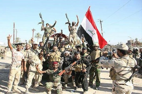 اهتزاز پرچم عراق در شرق الرمادی