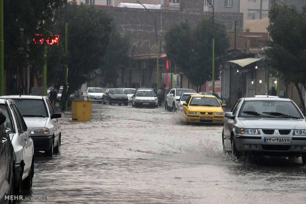 بارش باران و آبگرفتگی در معابر آبادان