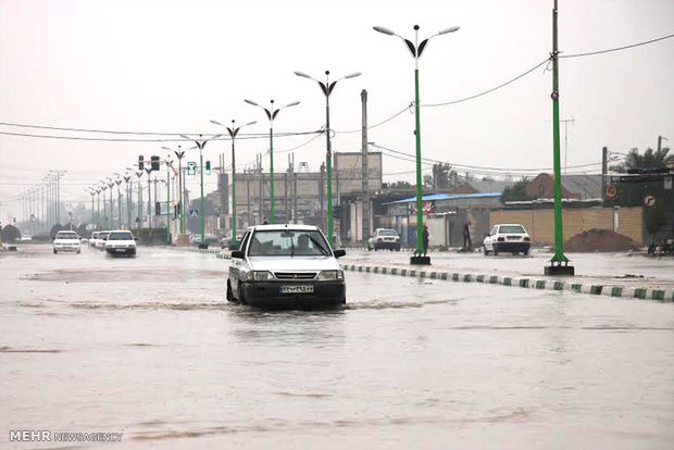 بارش باران و آبگرفتگی در معابر آبادان