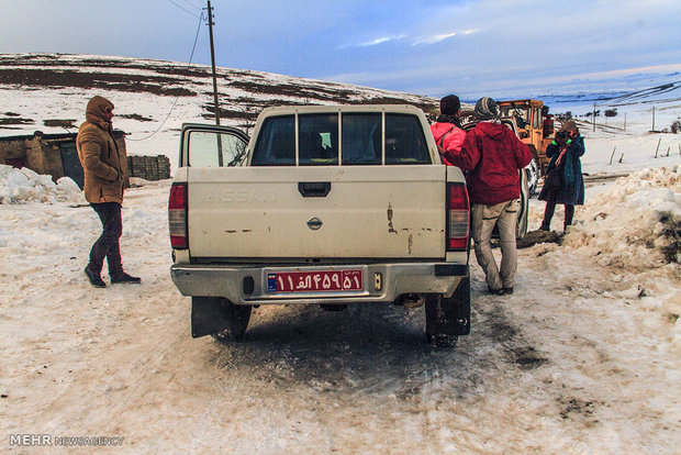 عملیات نجات عکاسان گرفتار شده در برف