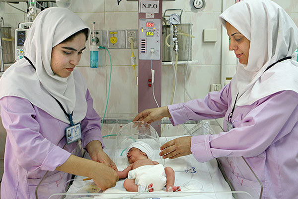 کمبود پرستار جدی است/همراه بیمار جایگزین پرستار رشته پرستاری