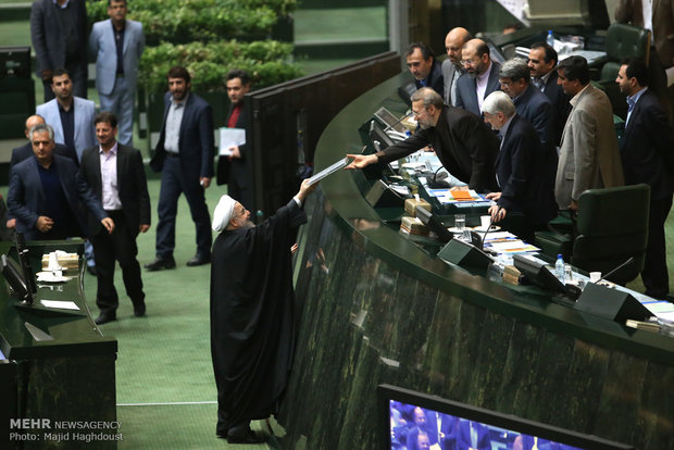 تقدیم لایحه بودجه 95 به مجلس شورای اسلامی
