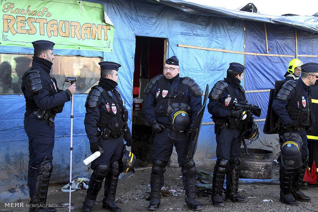 درگیری پلیس فرانسه با مهاجران