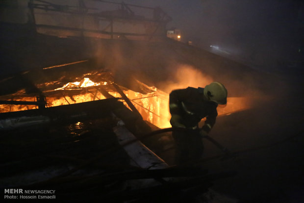 آتش‌سوزی گسترده در کارگاه نجاری
