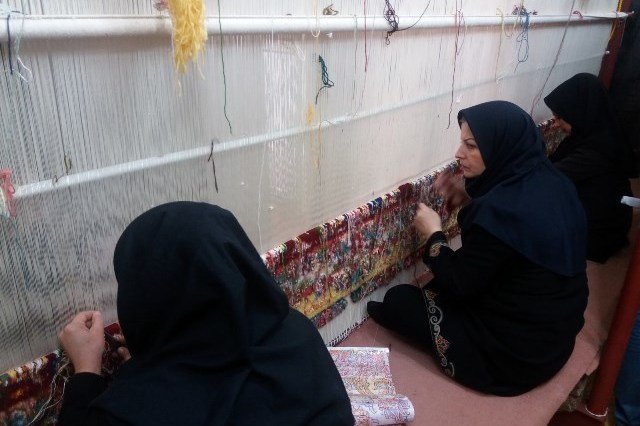 نفسهای آخر قالیبافان بر «دارها»/ نقش «رکود» بر فرش نشست 2 پایگاه خبری ججین پایگاه خبر ججین