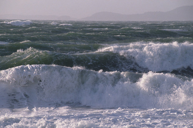کراپ‌شده - دریای خزر توفانی