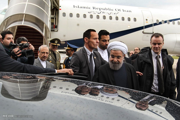  ورود حسن روحانی رئیس جمهور به فرودگاه پاریس