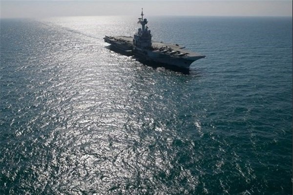 شلیک ناو آمریکایی به سمت قایق‌های ایرانی در خلیج فارس