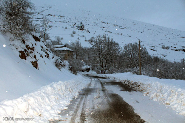 کولاک برف در ارتفاعات البرز/کاهش ۱۰ درجه‌ای دما در استان