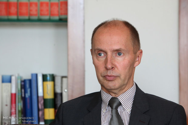 زمینههای همکاری بین فنلاند و لرستان وجود دارد/ ظرفیت صادرات انار گفتگو با سفیر فنلاند