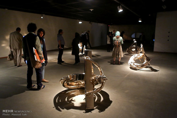 نمایشگاه آثار حجمی و تابلوهای نقاشی ویم دلووی 