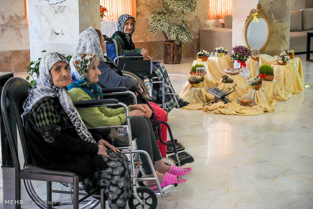 تحویل سال نو در آسایشگاه سالمندان و معلولان کهریزک