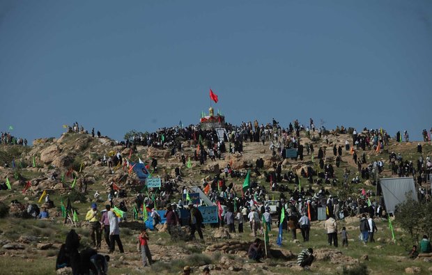 صعود بیش از ۲۰ هزار نفر به ارتفاعات «بازی دراز» در استان کرمانشاه