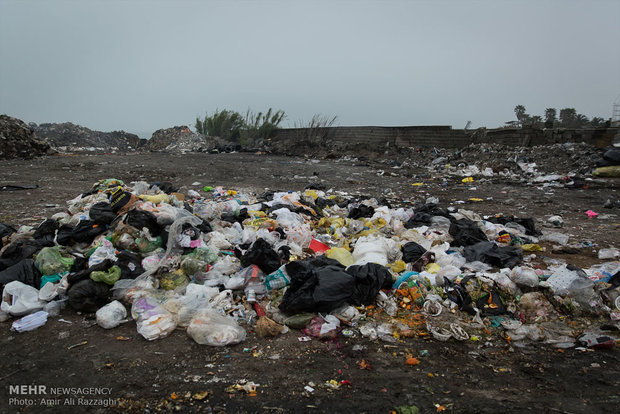 زباله‌ها در ساحل مازندران