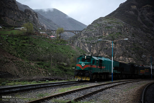 سوت قطار در سکون دشت های سبز و جنگل های هیرکانی