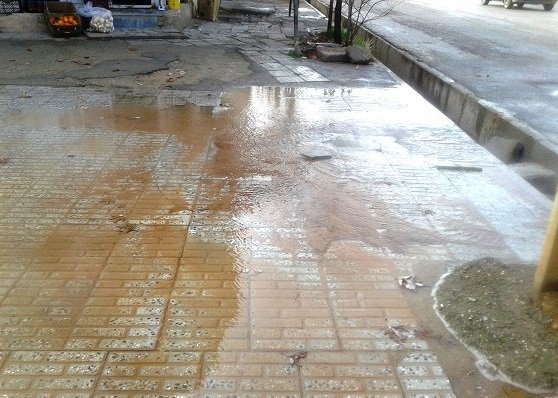 ترکیدگی لوله اصلی آب در میدان صادقیه/مسیربازگشایی شد