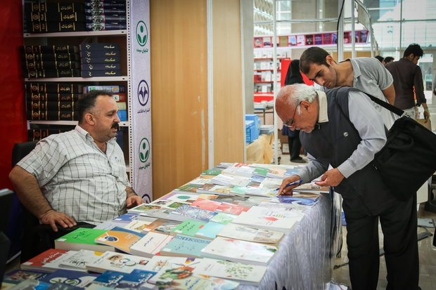 نخستین روز بیست و نهمین نمایشگاه کتاب تهران