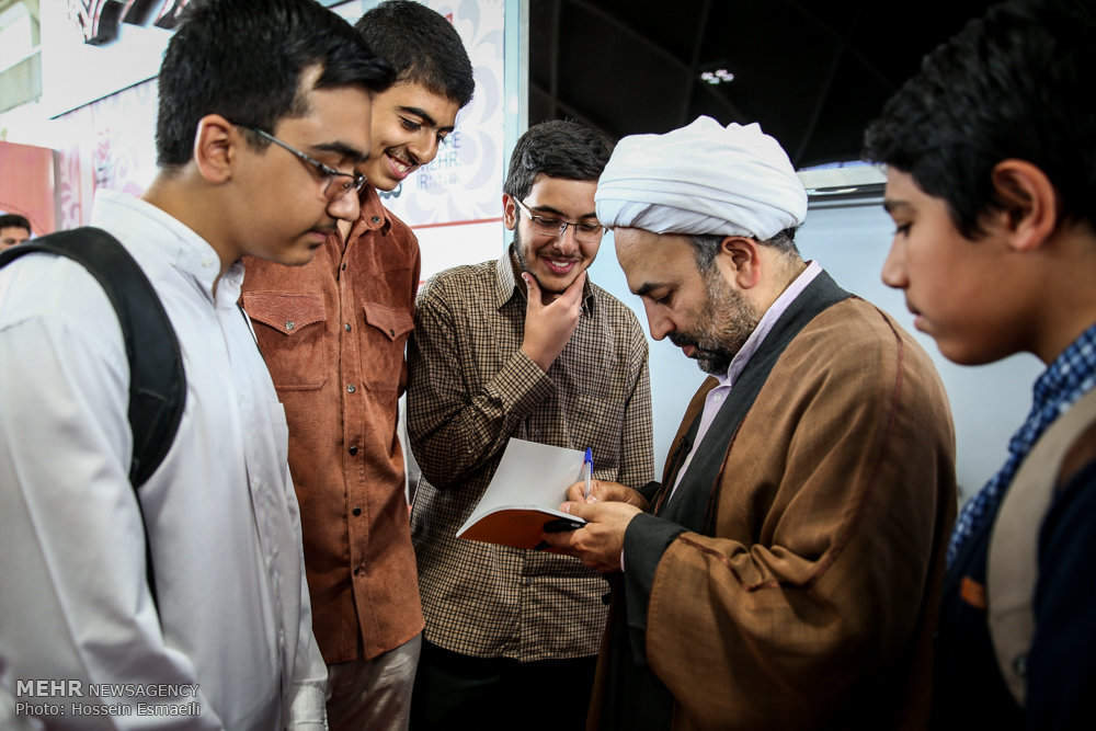 دومین روز از بیست و نهمین نمایشگاه بین المللی کتاب تهران
