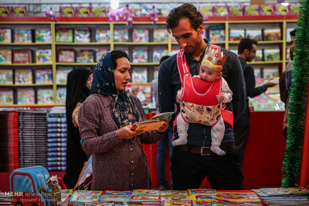 دومین روز از بیست و نهمین نمایشگاه بین المللی کتاب تهران