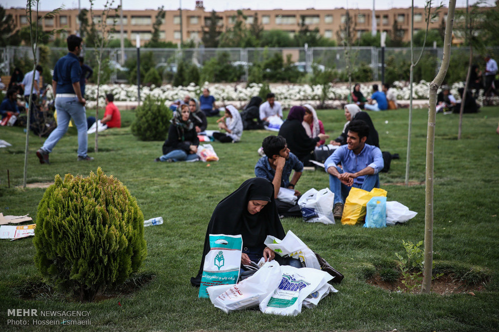 دومین روز از بیست و نهمین نمایشگاه بین المللی کتاب تهران