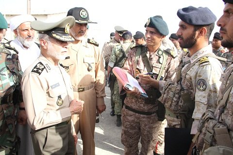 فرمانده کل ارتش از سواحل مکران بازدید کرد