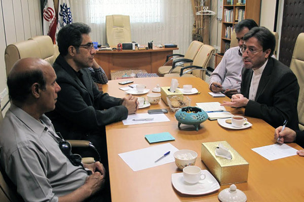 داود یاراحمدی رییس حوزه هنری استان سمنان در نشست اعضای شورای انجمن خوشنویسان سمنان