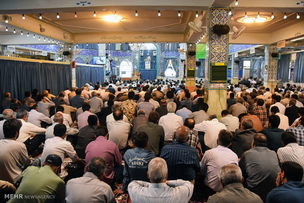 اقامه اولین نماز جمعه ماه رمضان در شهرضا 