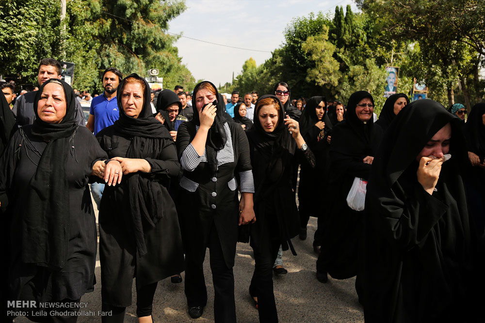 مراسم تشییع پیکر امین انصاری از جانباختگان حادثه شیراز