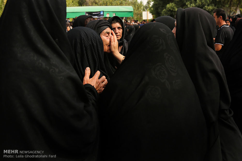 مراسم تشییع پیکر امین انصاری از جانباختگان حادثه شیراز