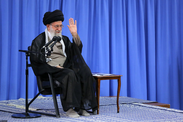 Leader receives families of martyrs