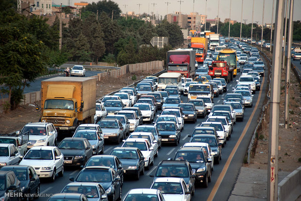 ترافیک در آزادراه کرج و محور چالوس سنگین است