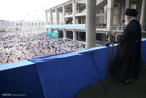 سخنرانی رهبر انقلاب در خطبه‌های نماز عید فطر آغاز شد