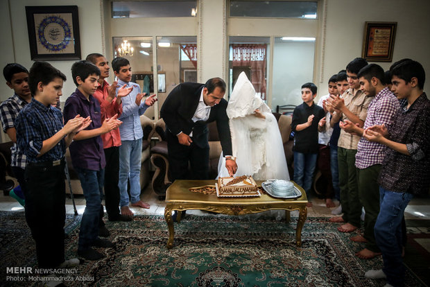 جشن عروسی زوج جوان در موسسه خیریه طلیعه کرامت تهران