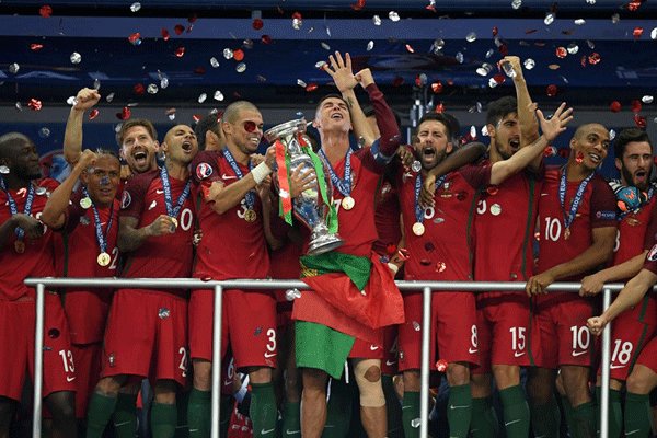 جشن قهرمانی تیم ملی فوتبال پرتغال