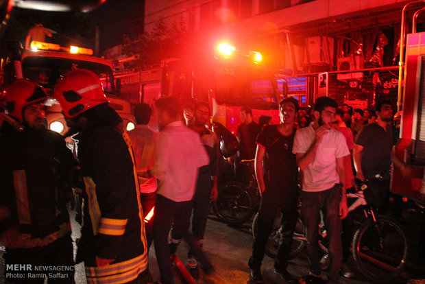 سونای خشک آتش به پا کرد/ نجات ۲۰ شهروند از میان شعله ها