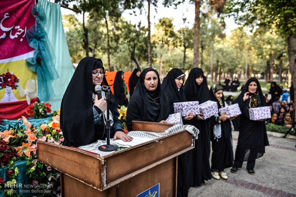اجتماع مردمی مدافعان حریم خانواده در شیراز