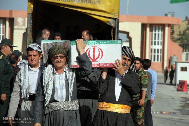 کردستان معطر به عطر شهدا/ استقبال پرشور مردم از ۳۲ آلاله گمنام