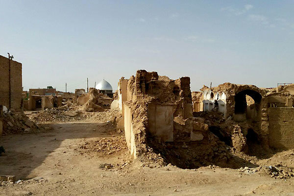 تاریخ آران و بیدگل فدای یک خیابان شد/تخریب شبانه خانه های ثبتی