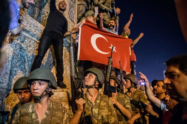 مواجهه با «روی خندان گلن شیطان»/ روایتی پرفروش از کودتای ترکیه