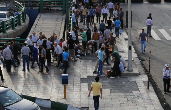 دستگیری ۳۰ معتاد در میدان کرج/کشف یک اسلحه کمری قلابی